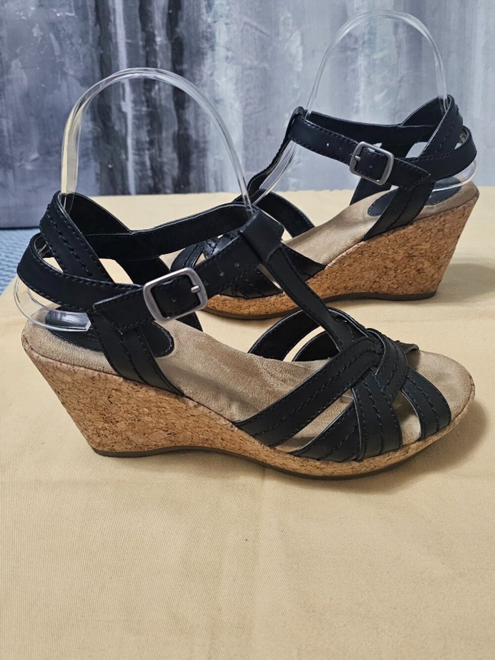 G.H. Bass & Co. Women's Black Leather Strappy Cork Wedge Sandals Shoes - Size 6 - Picture 3 of 7